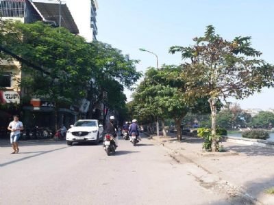 BÁN NHÀ LÔ GÓC  MĂT HỒ ĐAC DI QUẬN ĐỐNG ĐA  MẶT HỒ THOÁNG MÁT GIÁ LẠI QUÁ HỢP LÝ Sổ đỏ 100 mét x4t