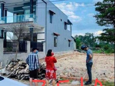 Bán gấp mảnh đất Thạch thất DT 152.7, mặt tiền 15,27m. Giá 7tr500tr/m2 bao phí sang tên