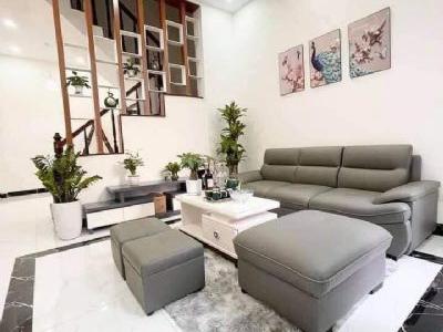 NHÀ ĐẸP LUNG LINH TRUNG TÂM CẦU GIẤY, 40M 5T, TẶNG NỘI THẤT