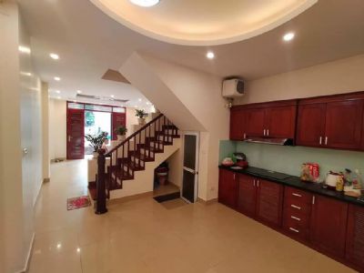 Gia đình cần bán gấp nhà phố Hồng Mai 35m2, trung tâm Hai Bà Trưng, nhà đẹp ở ngay, giá rẻ