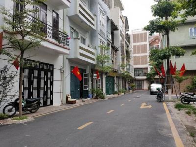 NHÀ ĐẸP HOÀNG QUỐC VIỆT PHÂN LÔ Ô TÔ TRÁNH KINH DOANH VĂN PHÒNG THÔNG SỐ HOA HẬU, SỔ VUÔNG