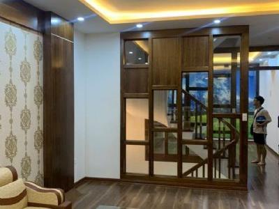Bán nhà chính chủ mặt tiền Hoàng Quốc Việt Cầu Giấy 50m2, 5 tầng Mặt tiền 4,5m nhà phân lô ô tô vào