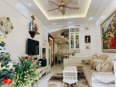Nhà BÁN GẤP, 48m2, ĐẸP THOÁNG Ở LUÔN, 4 tỷ, BAO SANG TÊN