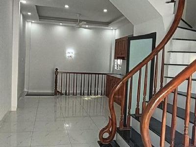 LÔ GÓC, NGÕ THÔNG, KINH DOANH NHỎ, HÀNG XÓM KHU ĐÔ THỊ, CÁCH 40M RA CHỖ Ô TÔ TRÁNH DỪNG ĐỖ NGÀY ĐÊM