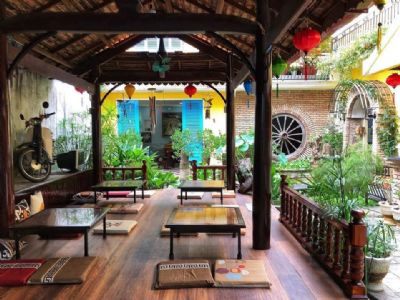 Gia đình đi định cư nên bán căn nhà cực xinh đồng xoài, xanh mát quanh năm, có quán cafe cực chất