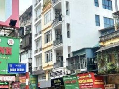 Cho thuê căn hộ mặt phố Hàng Than, Hoàn Kiếm - Vào được luôn Toà căn hộ cao cấp 10 tầng thang máy