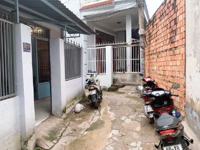 Cần bán gấp nhà cấp 4 góc 2mặt tiền phường Trung Dũng TP Biên Hoà đường 3gác thông 1nhịp ra đường
