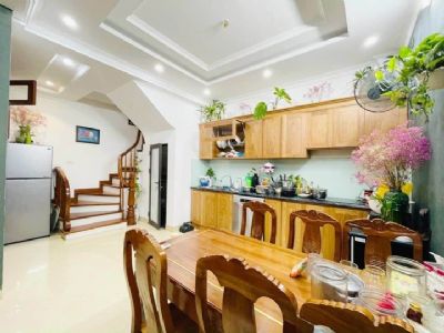 Chủ nhà là GS về hưu bán nhà TẠ QUANH BỬU XUNG QUANH HÀNG XÓM TOÀN GIÁO SƯ 35m2 ,4 tầng.chỉ 3 tỷ
