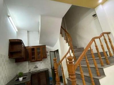Chính chủ cho thuê nhà nguyên căn  ngõ 294 Kim mã. . Nhà 4 tầng, 3 vệ sinh, 2 ngủ, full đồ.