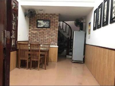 Cho thuê nhà Hồ Ba Mẫu, đống đa  Diện tích 30m2 x 4 tầng Tầng 1: xe, phòng ăn, bếp,wc