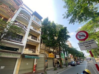 Cho thuê nhà mặt phố Vũ Ngọc Phan, Đống Đa Nhà 2 mặt tiền 1 mặt phố 1 mặt ngõ ô tô 70m x 5t