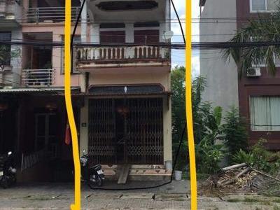Chính chủ cần tiền nên gđ muốn nhượng lại đất + nhà ( chỉ tính giá đất ) , ko tranh chấp !