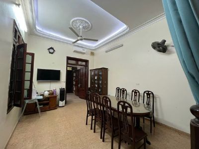 Nhà mình có căn hộ 5 tầng, rộng 100m2 sẵn sàng cho thuê dài hạn. ngõ 139, đường Nguyễn Ngọc Vũ