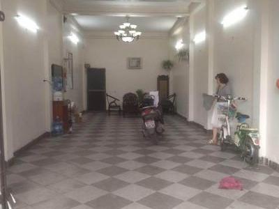 Cho thuê cửa hàng mặt phố Giảng Võ, vị trí rất đẹp, vỉa hè rộng 3m, ôtô đỗ cửa 2 chiều