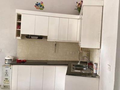 Gia đình cần cho thuê lâu dài căn nhà c4 full đồ sạch sẽ. Có điều hoà, nóng lạnh, kays giặt…
