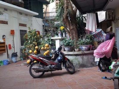 Cho thuê nhà RIÊNG - NGUYÊN CĂN 40 m2, có Nóng Lạnh, Điều Hoà, Sân Rộng, giá 5 tr/ th.