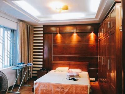 Nhà 3 tầng, khung móng 5 tầng phố Bà Triệu, Hà Đông – đẹp, ở ngay sát mặt phố.