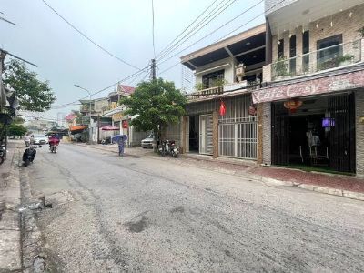Cần tiền giải quyết công việc nên vào thế phải bán căn nhà nằm ngay MẶT ĐƯỜNG KINH DOANH TP VINH.