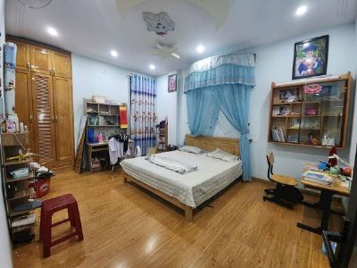 CẦN BÁN Căn nhà biệt thự 1 lầu , tầm trung - ngay giữa trung tâm Thành Phố  KON TUM