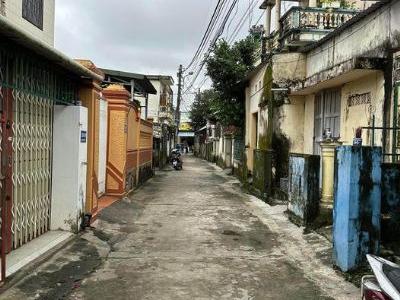 Bán đất , tặng cái nhà c4 nho nhỏ ngay gần chợ Lê Lợi, tp Đông Hà