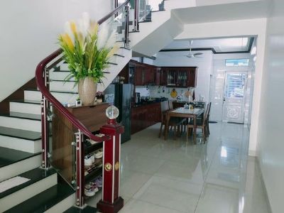 Cần bán nhà 3 tầng lệch mới đẹp khu b1 xây kiên cố, chắc chắn Đường to lê thanh B1