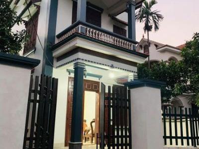 Chính chủ cần bán nhà 2 tầng siêu đẹp tại Văn Giang đường thông thoáng giá chỉ 1xtr/m2