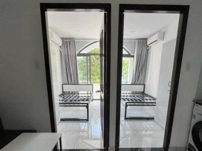 Căn hộ 2PN; ban công; view thoáng mát; máy giặt riêng Đ/c: 85 Vĩnh Hội, P4, Q4