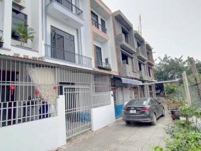 Chính chủ gửi bán căn nhà 3 tầng ngõ mỹ xá ôtô đỗ cửa ngày đêm gần trg Nguyễn Trãi gần chợ Mỹ Trọng