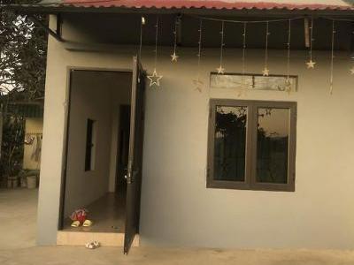 Cho thuê nhà cấp 4 gồm pk, 2 phòng ngủ, bếp, có vườn, sân để dc ô tô tại xã Thanh Nưa Điện Biên