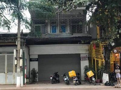 Do chuyển nơi ở cần bán  NHÀ 3 TẦNG MẶT ĐƯỜNG TÔ HIỆU Thành Phố Sơn La