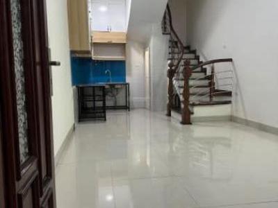 Cho thuê nhà riêng trong ngõ 42 Tăng Bạt Hổ, quận Hai Bà Trưng Hà Nội.