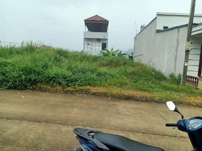 Đất Làm Kho bãi sau này cho Cửa Khẩu Bản Vược đẹp hết ý nằm trên bờ kè Sông Hồng. Khu TĐC thôn 3