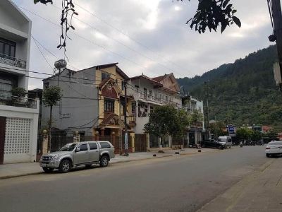 BÁN NHÀ 2 TẦNG ĐƯỜNG HUỲNH THÚC KHÁNG PHƯỜNG ĐOÀN KẾT .
