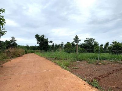 Bán gấp lô đất Dak Mil mặt đường bê tông, bằng như sân bay giá rẻ. Ô tô tải tận nơi.