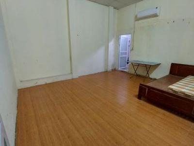 Hiện mình còn 01 phòng khép kín cho thuê. Giá 900k/ tháng số 14 Trần Hưng Đạo, B6, Bắc Lệnh