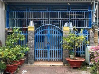 Bán nhà có 2p ngủ, 1p khách, 1 bếp, 1 toilet. Khu ở an ninh- sạch sẽ, giao thông tiện lợi.