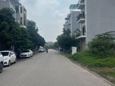 Gia đình cần tiền bán lô đất khu dân cư số 2 - Xương Giang - Tp Bắc Giang .