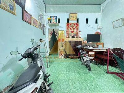 Nhà cấp 4 giá 1.35tỷ có 234m2 thổ cư rộng rãi thoáng mát cách ủy ban xã Lý Văn Lâm 800m