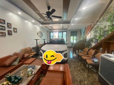 Nhượng lại nhà 3 tầng full nội thất khu trung tâm phường Quỳnh Lâm