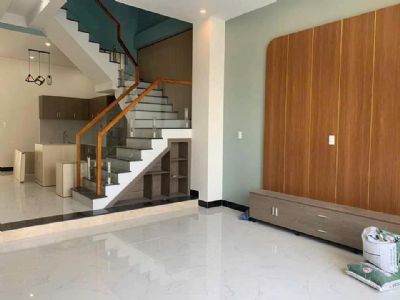 một căn duy nhất nhà lầu đúc kiên cố ấp Long hòa A ,đạo Thạnh, TP Mỹ tho