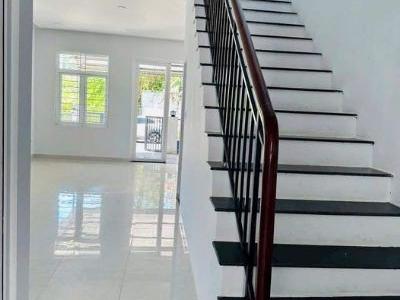 CHO THUÊ NHÀ Khu Uhome Lê Lợi Nhà đẹp 3 tầng, bên cạnh công viên Giá 7 triệu/tháng.