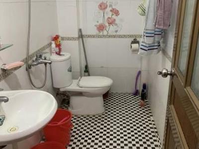 Mới có 1 phòng tầng 2 rộng 60m2 (Gồm 1 ngủ,1 khách,1 bếp) phù hợp hộ gđinh ngã tư big C (Go)