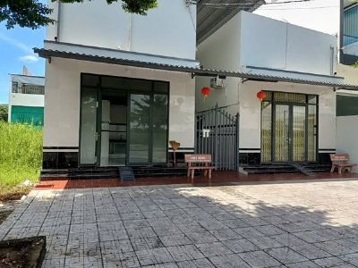 Khách Trả 1 phòng máy lạnh dãy trong rộng trên 30m2 tính luôn gác phòng trọ ngay đường Võ Chí Công