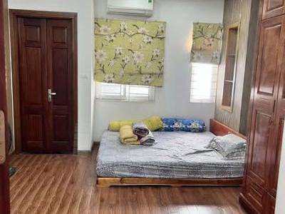 Cho thuê nhà Nguyên Căn ngõ 1150 Láng - Đống Đa.