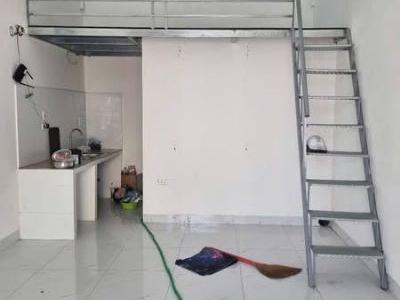 Cho thuê phòng diện tích 28m2, gác xép 10m2 ,tổng gần 40m2 sử dụng