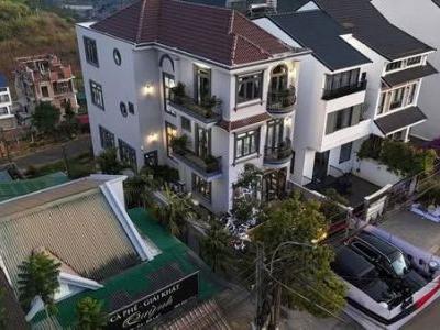 Cần Bán căn villa nội thất cao cấp thuộc khu nghỉ dưỡng sang trọng An Sơn phường 4 Tp Đà Lạt .