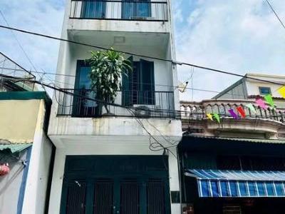 Chủ cần tiền giảm 300tr bán nhanh nhà 3 tầng Khối 6 Phường Đội Cung - Mặt Đường Cổng Chốt