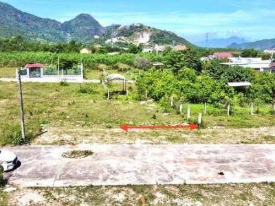Cần bán lô đất tại Suối tiên - diên khánh giá 700tr Dt:164m2(8x20) full thổ cư Đường ô tô