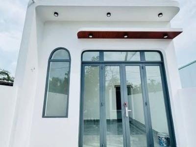 Căn nhà cấp 4 Xây Mới 100% Thiệt Kế Hiện Đại Thuộc Mỹ hòa , Tx Bình Minh , Vĩnh Long
