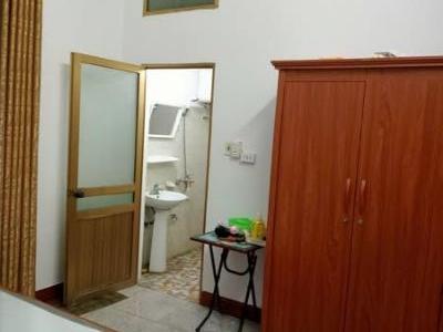Em có nhà nghỉ dư 6 phòng, tất cả phòng khép kín, có phòng đơn, đôi và phòng 3 giường